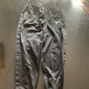 black nike kids joggers size L !